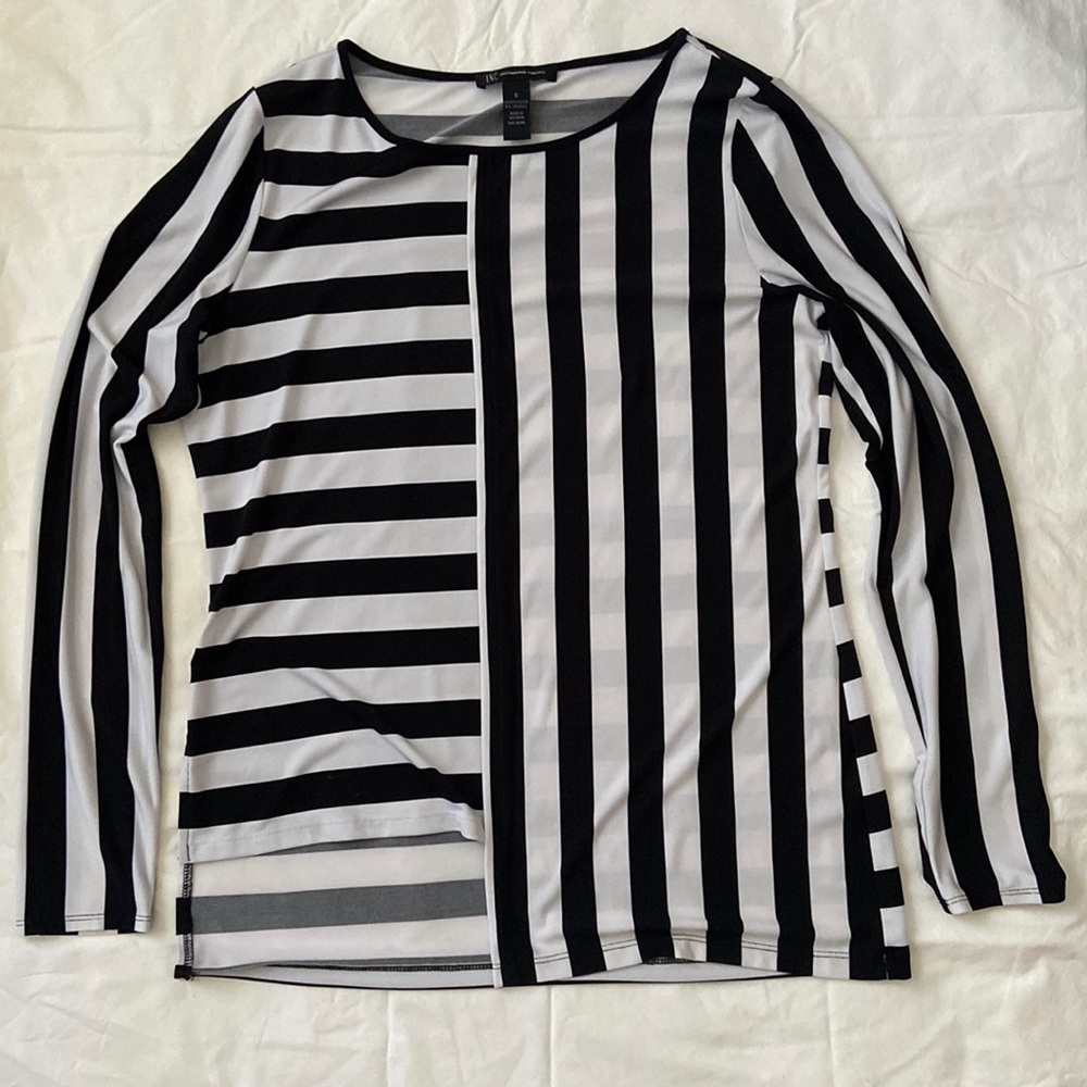 Black and white stripped top!
